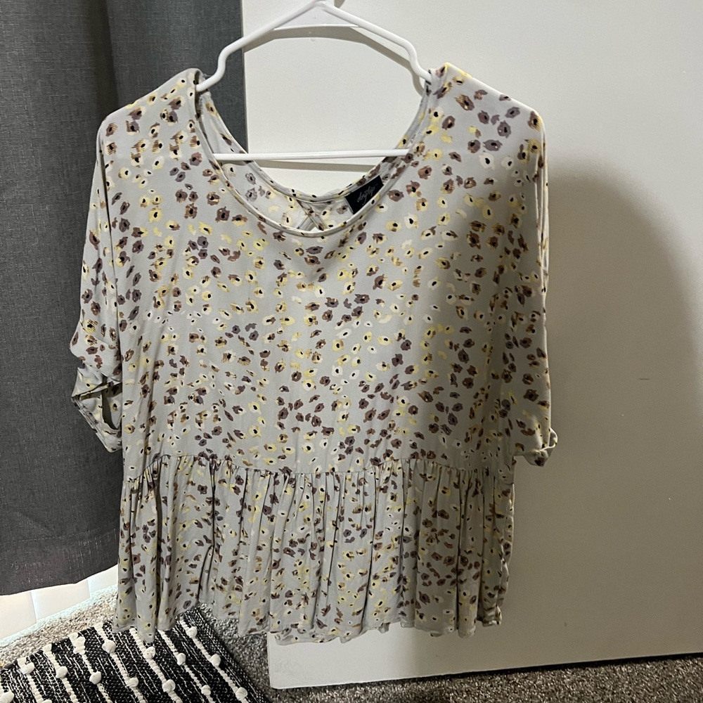Woman’s DayTrip top from Buckle. NEVER worn, just removed the tags. XL
